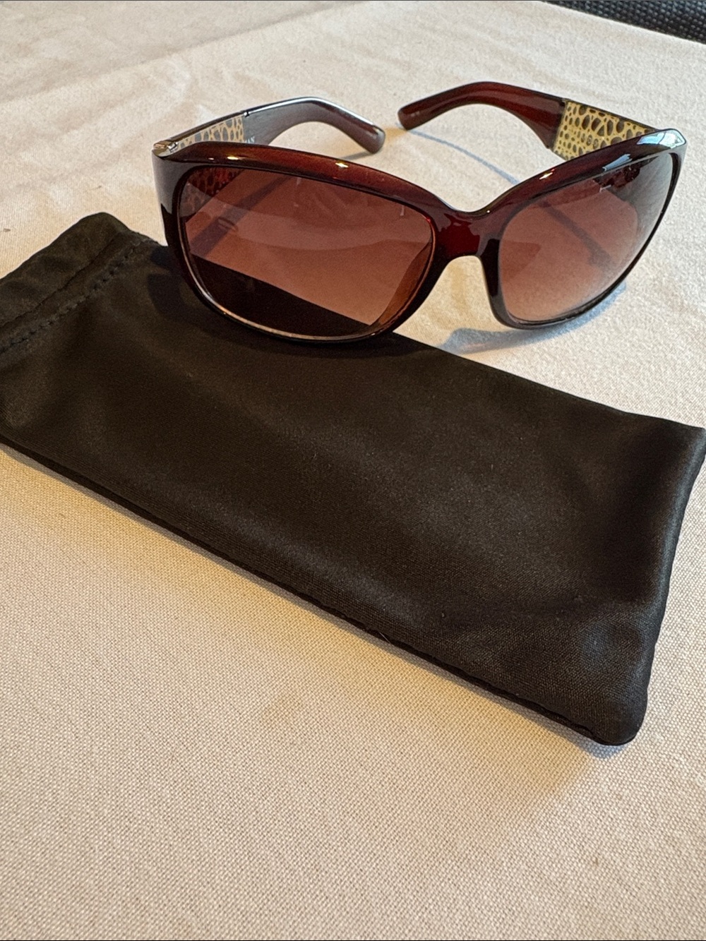 DANA BUCHMAN WOMEN’S SUNGLASSES